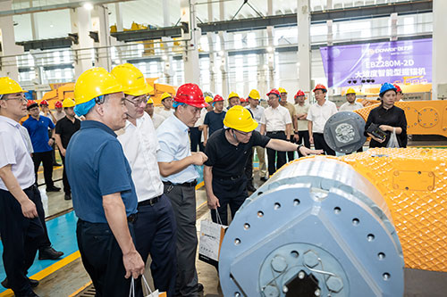 Два новейших оборудования озарили угольные просторы! Группа Shanghaichuangli представляет проходческо-анкерующую машину для крутых уклонов и высокоскоростной очистной комбайнУспешное проведение презен(图9) Два новейших оборудования озарили угольные просторы! Группа Shanghaichuangli представляет проходческо-анкерующую машину для крутых уклонов и высокоскоростной очистной комбайнУспешное проведение презен(图9)