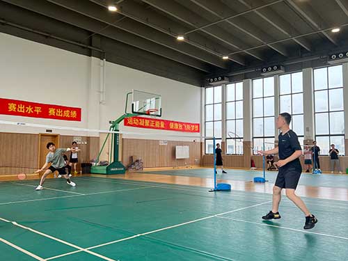 上海摩斯国际集团成功举办2023年重固镇职工羽毛球比赛(图3)