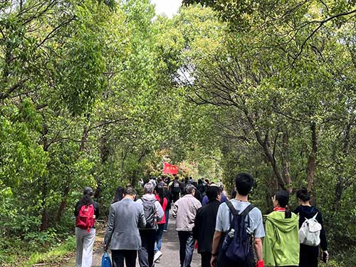 【登山望湖 走进春天】上海摩斯国际集团开展2024年山野徒步活动(图4)