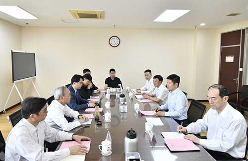 上海摩斯国际集团创始人石华辉一行赴冀中能源集团走访交流(图1)