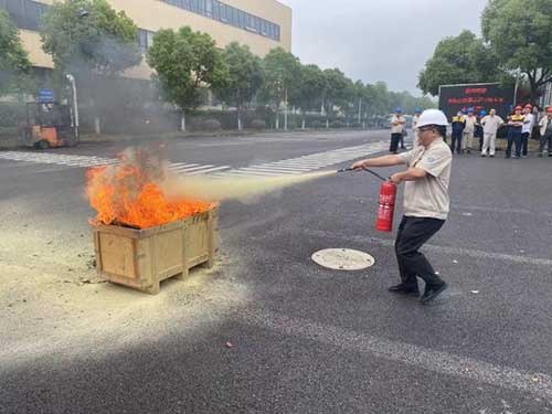 “人人讲安全、个个会应急”——上海摩斯国际集团开展“安全月”消防演习活动(图5)