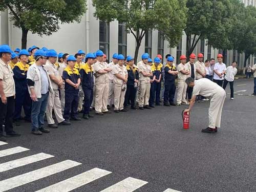 “人人讲安全、个个会应急”——上海摩斯国际集团开展“安全月”消防演习活动(图2)
