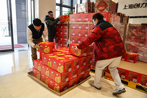  共度美好新春！上海摩斯国际集团为全体员工发放年货大礼包(图2)