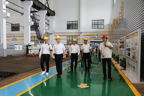 上海青浦区政协主席曹卫东一行走访上海摩斯国际集团考察指导(图1)