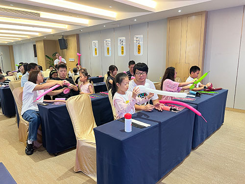 【月满华诞 匠心传情】摩斯国际集团举办“团圆庆华诞”亲子活动​(图2)