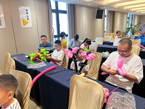 【月满华诞 匠心传情】摩斯国际集团举办“团圆庆华诞”亲子活动​(图4)